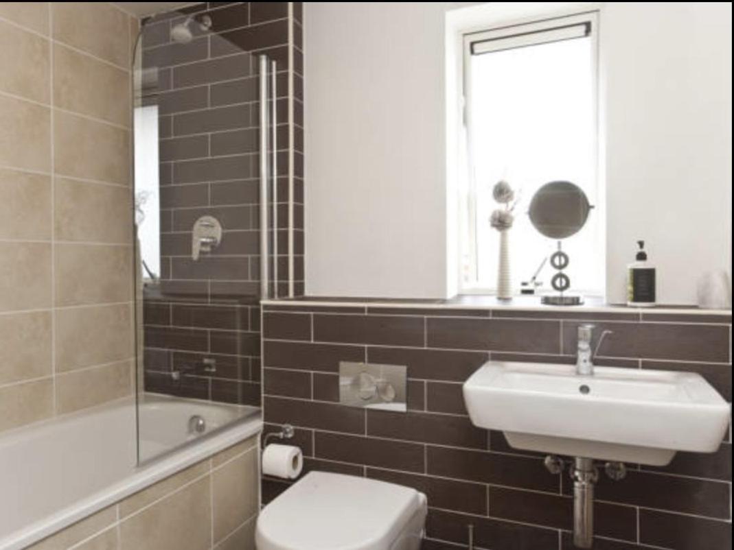 Churchill Two Bedroom Apartments With Free Parking And The Minster View 约克 外观 照片