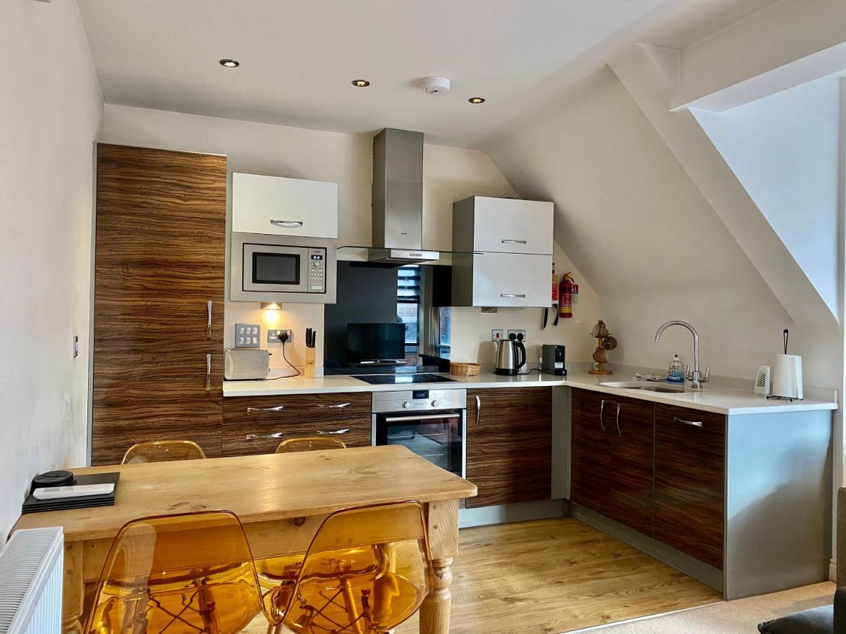 Churchill Two Bedroom Apartments With Free Parking And The Minster View 约克 外观 照片
