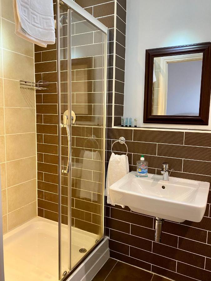 Churchill Two Bedroom Apartments With Free Parking And The Minster View 约克 外观 照片