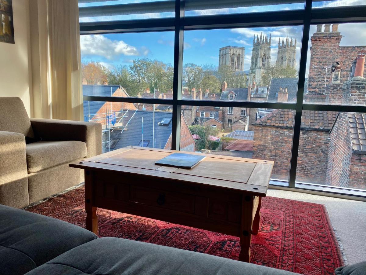 Churchill Two Bedroom Apartments With Free Parking And The Minster View 约克 外观 照片