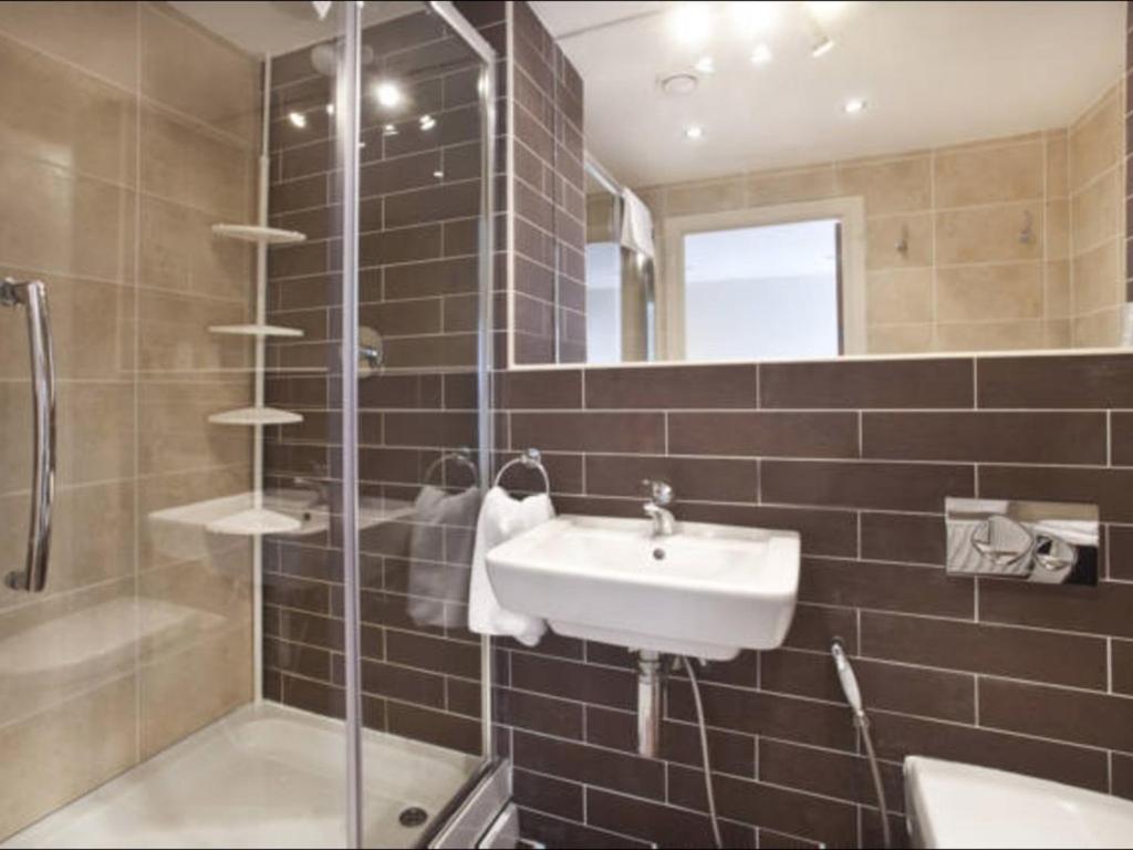 Churchill Two Bedroom Apartments With Free Parking And The Minster View 约克 客房 照片