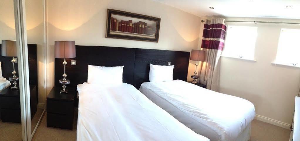 Churchill Two Bedroom Apartments With Free Parking And The Minster View 约克 外观 照片